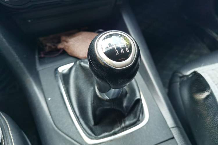 Used Mazda 3 Axela 2014 Hatchback 1.5L Manual Comfort Model Gear Lever