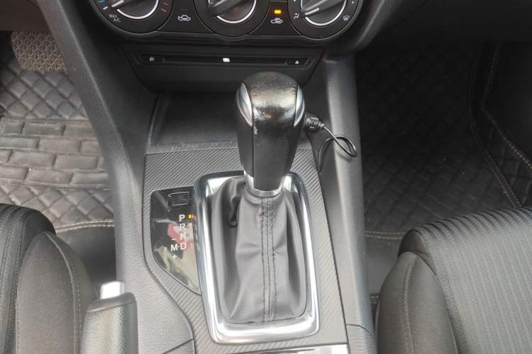 Used Mazda 3 Axela 2014 Sedan 1.5L Automatic Comfort Model Gear Lever