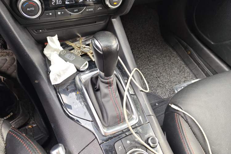 Used Mazda 3 Axela 2014 Hatchback 2.0L Automatic Flagship Model Gear Lever