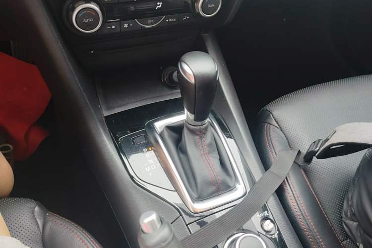 Used Mazda 3 Axela 2014 Hatchback 2.0L Automatic Flagship Model Gear Lever