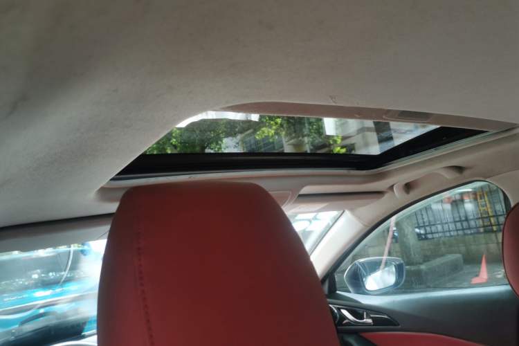 Used Mazda 3 Axela 2014 Sedan 1.5L Automatic Luxury Model Headliner
