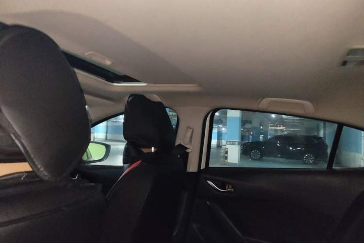 Used Mazda 3 Axela 2014 Sedan 1.5L Automatic Luxury Model Headliner