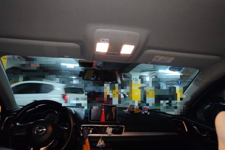 Used Mazda 3 Axela 2014 Sedan 1.5L Automatic Comfort Model Headliner