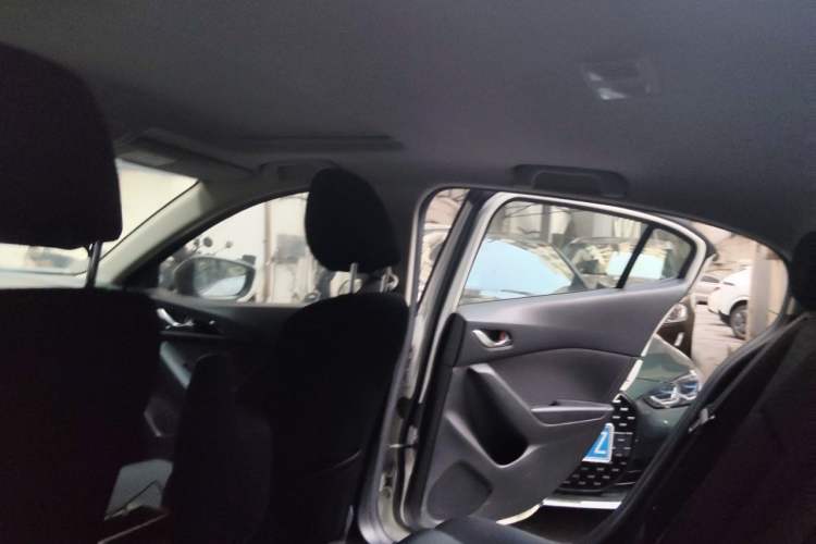 Used Mazda 3 Axela 2014 Sedan 1.5L Automatic Luxury Model Headliner