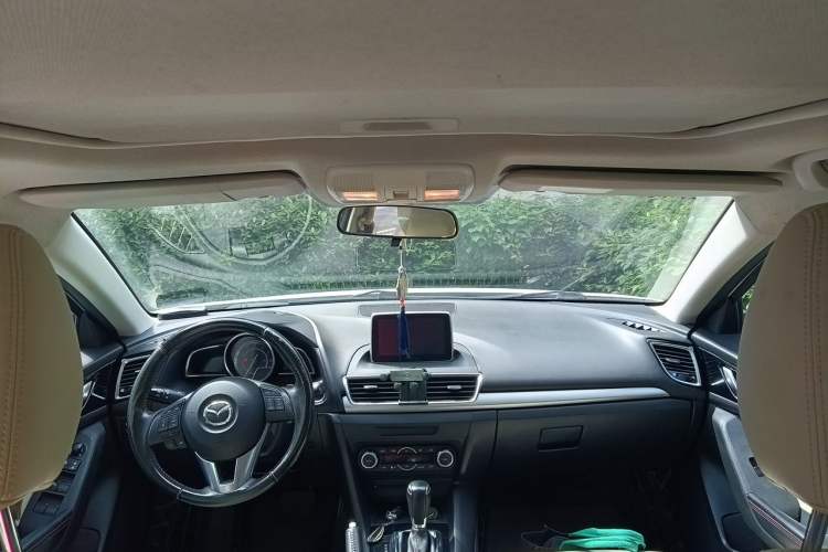 Used Mazda 3 Axela 2014 Sedan 2.0L Automatic Flagship Model Headliner