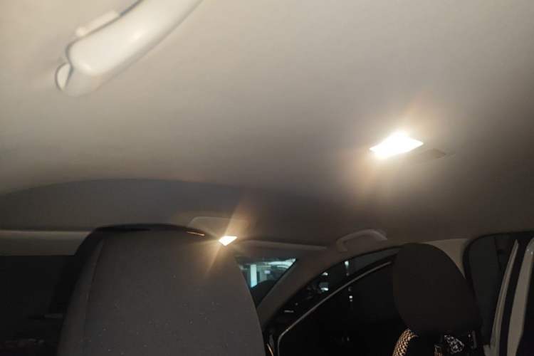 Used Mazda 3 Axela 2014 Sedan 1.5L Automatic Comfort Model Headliner
