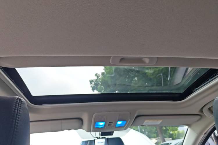 Used Mazda 3 Axela 2014 Sedan 1.5L Automatic Luxury Model Headliner