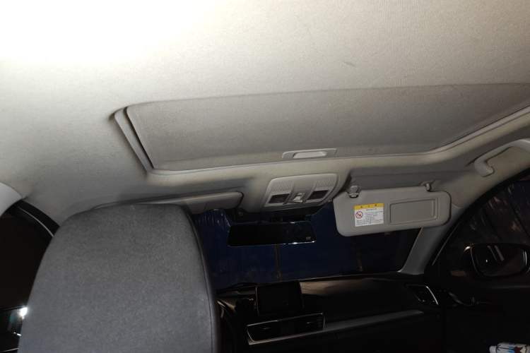 Used Mazda 3 Axela 2014 Sedan 1.5L Automatic Luxury Model Headliner