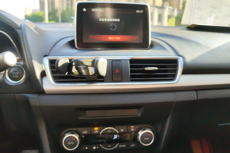 Used Mazda 3 Axela 2014 Hatchback 1.5L Automatic Luxury Model Interior 1