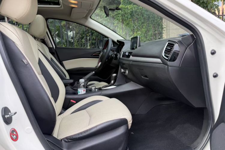 Used Mazda 3 Axela 2014 Sedan 2.0L Automatic Sport Model Interior 1