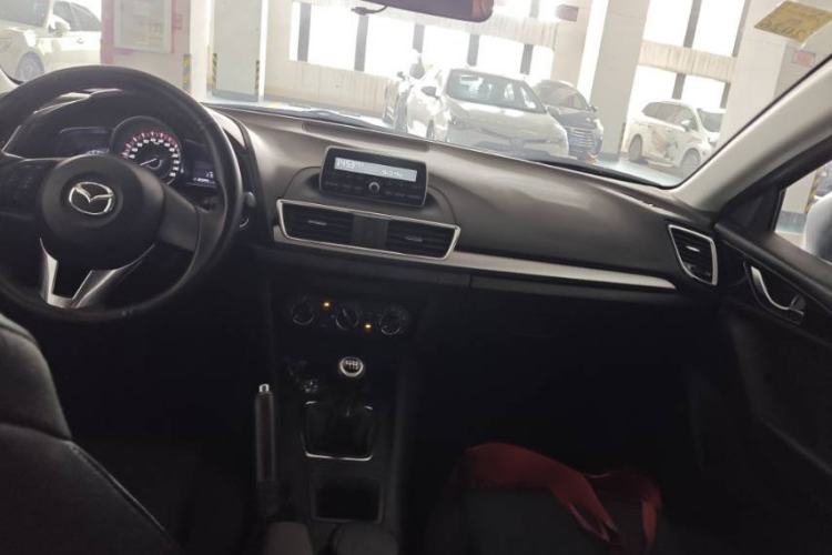 Used Mazda 3 Axela 2014 Hatchback 1.5L Manual Comfort Model Interior 2