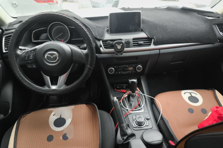 Used Mazda 3 Axela 2014 Sedan 1.5L Automatic Luxury Model Interior 2