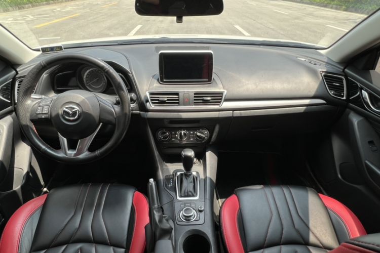 Used Mazda 3 Axela 2014 Sedan 1.5L Automatic Luxury Model Interior 2