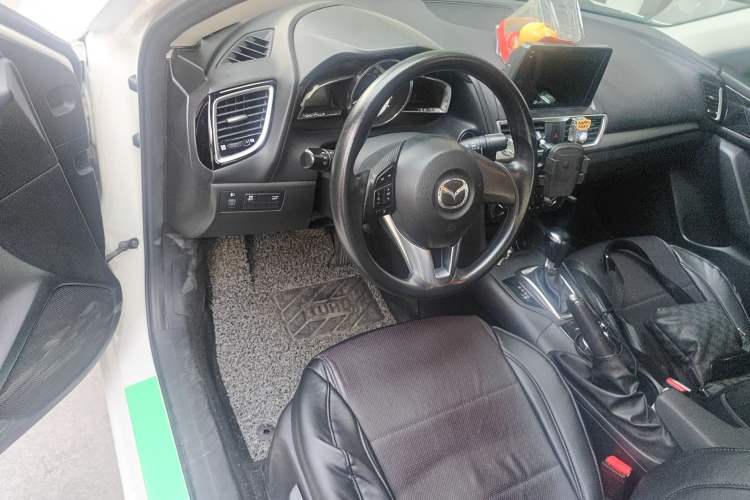 Used Mazda 3 Axela 2014 Sedan 1.5L Automatic Comfort Model Interior 2