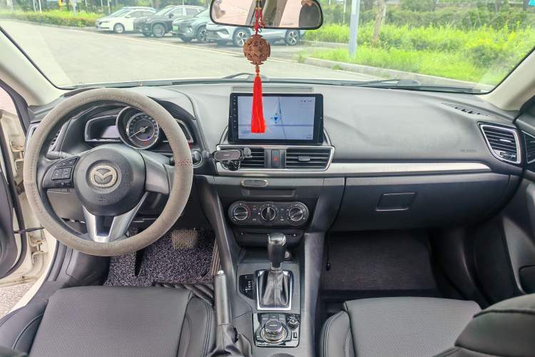 Used Mazda 3 Axela 2014 Sedan 1.5L Automatic Comfort Model Interior 2