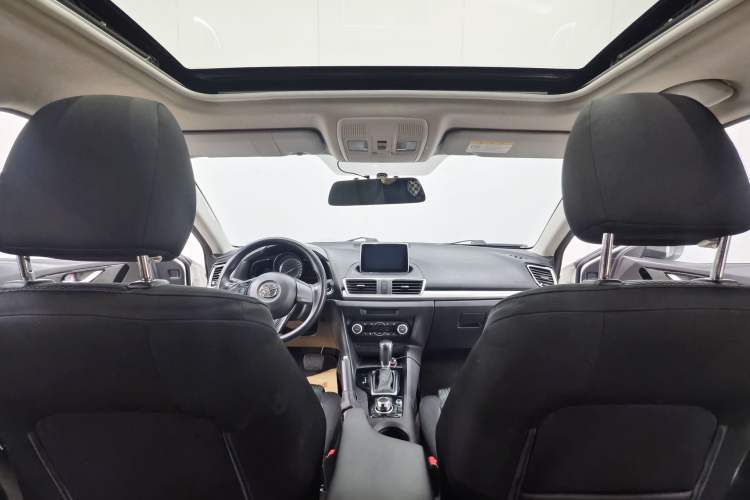 Used Mazda 3 Axela 2014 Sedan 1.5L Automatic Luxury Model Interior 2