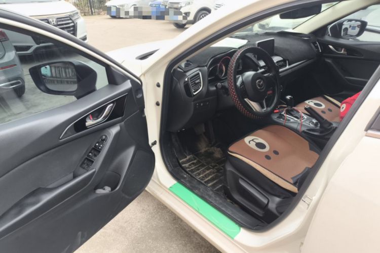 Used Mazda 3 Axela 2014 Sedan 1.5L Automatic Luxury Model Interior 3