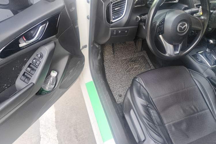 Used Mazda 3 Axela 2014 Sedan 1.5L Automatic Comfort Model Interior 3