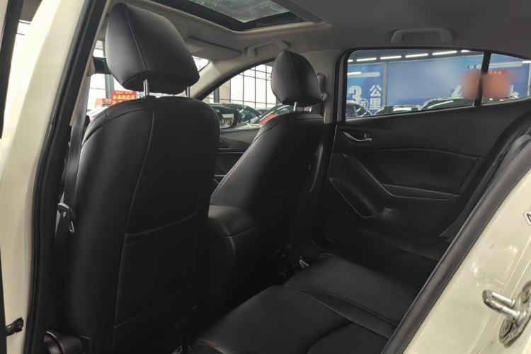 Used Mazda 3 Axela 2014 Sedan 1.5L Automatic Luxury Model Interior 3