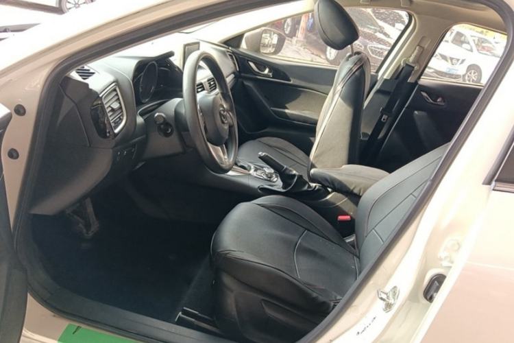 Used Mazda 3 Axela 2014 Sedan 1.5L Automatic Luxury Model Interior 3