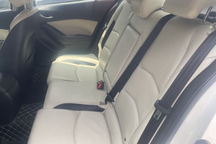 Used Mazda 3 Axela 2014 Sedan 2.0L Automatic Sport Model Interior 3