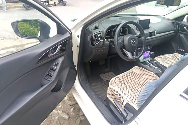 Used Mazda 3 Axela 2014 Sedan 1.5L Automatic Luxury Model Interior 3