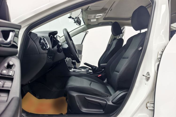Used Mazda 3 Axela 2014 Sedan 1.5L Automatic Luxury Model Interior 3