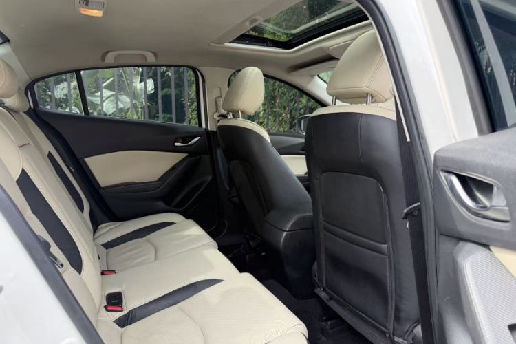 Used Mazda 3 Axela 2014 Sedan 2.0L Automatic Sport Model Interior 3
