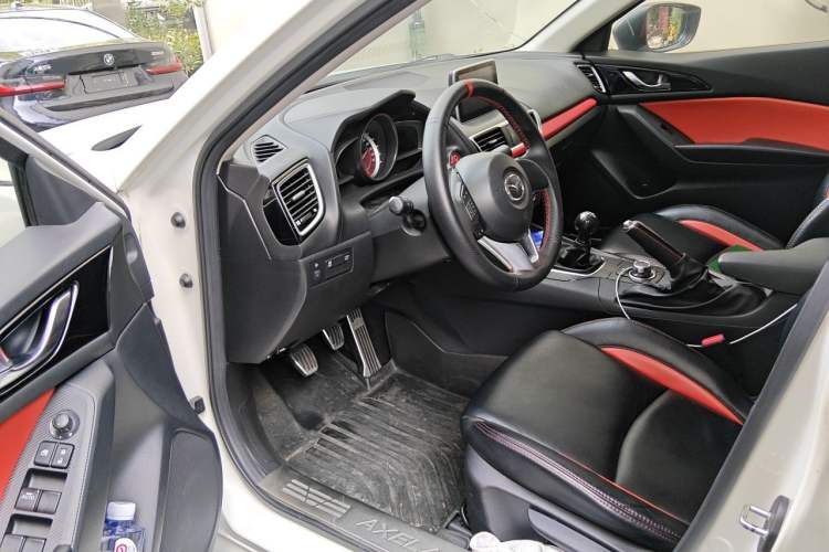 Used Mazda 3 Axela 2014 Sedan 1.5L Manual Comfort Model Interior 3