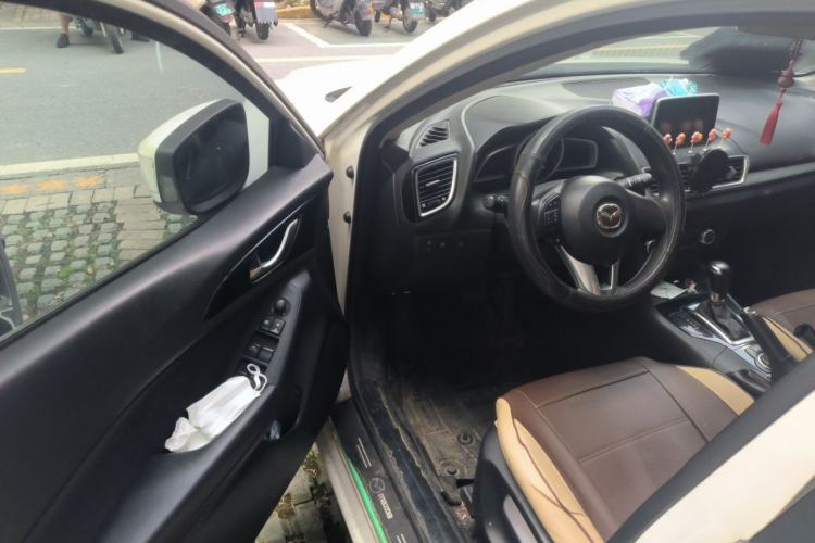 Used Mazda 3 Axela 2014 Hatchback 1.5L Automatic Luxury Model Interior 3