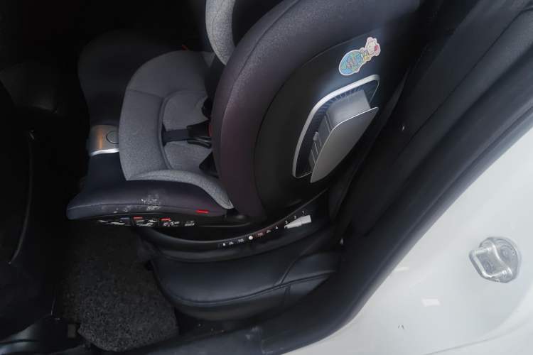Used Mazda 3 Axela 2014 Sedan 1.5L Automatic Comfort Model Interior 4