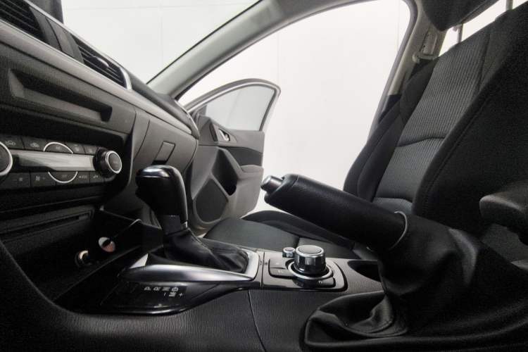 Used Mazda 3 Axela 2014 Sedan 1.5L Automatic Luxury Model Interior 4
