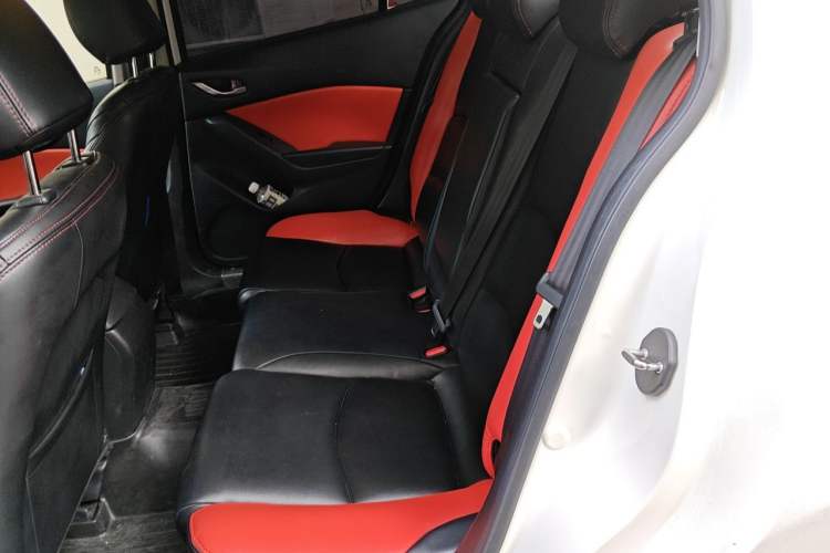 Used Mazda 3 Axela 2014 Sedan 1.5L Manual Comfort Model Interior 4