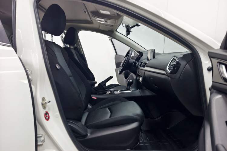 Used Mazda 3 Axela 2014 Sedan 1.5L Automatic Luxury Model Interior 6
