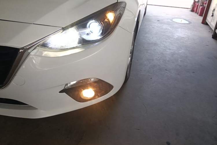 Used Mazda 3 Axela 2014 Sedan 1.5L Automatic Luxury Model Left Front Headlight