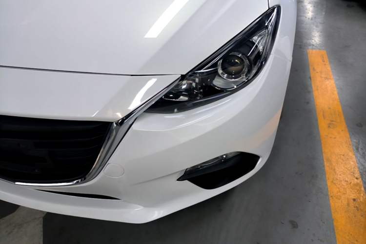 Used Mazda 3 Axela 2014 Sedan 1.5L Automatic Comfort Model Left Front Headlight