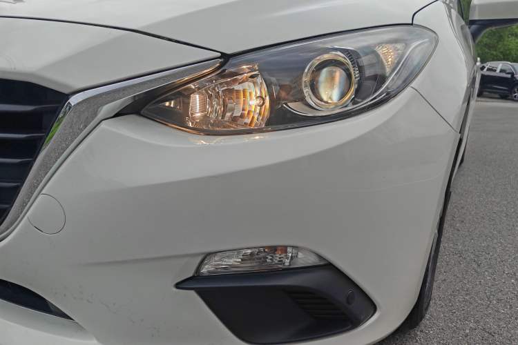 Used Mazda 3 Axela 2014 Sedan 1.5L Automatic Comfort Model Left Front Headlight