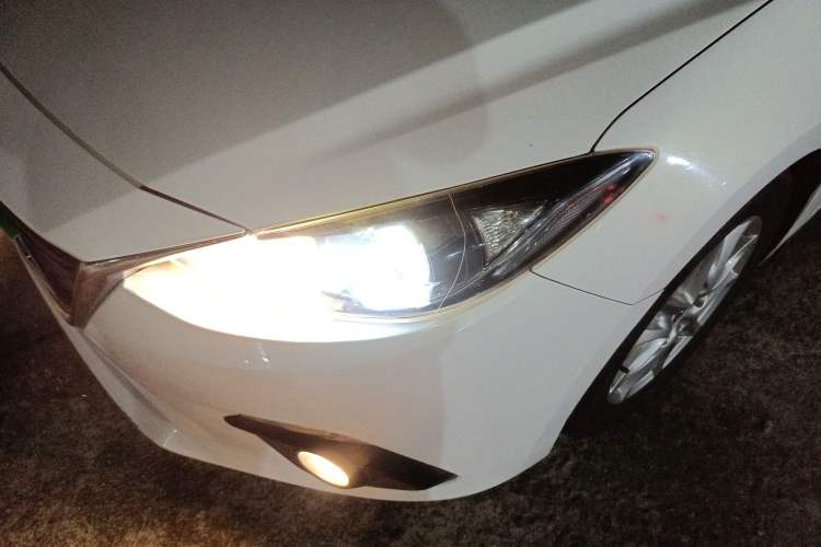 Used Mazda 3 Axela 2014 Sedan 1.5L Automatic Luxury Model Left Front Headlight