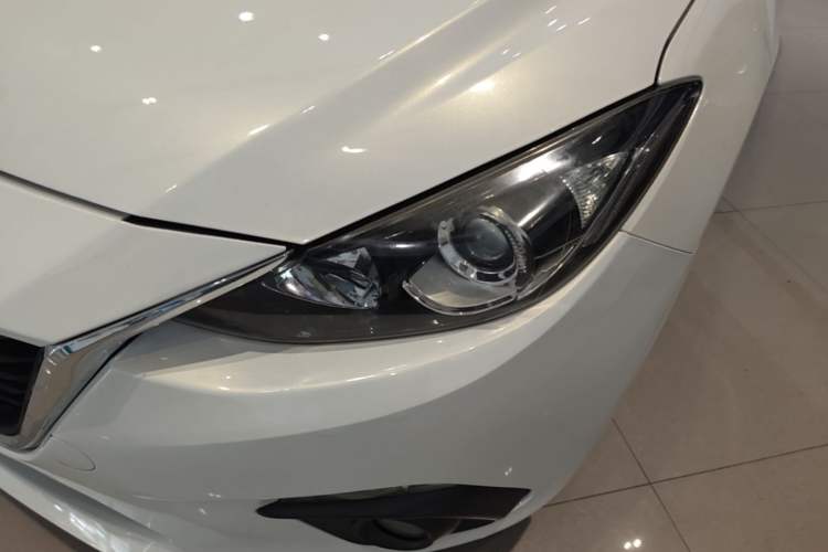 Used Mazda 3 Axela 2014 Sedan 2.0L Automatic Sport Model Left Front Headlight
