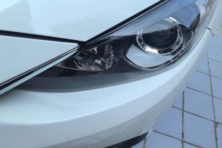 Used Mazda 3 Axela 2014 Hatchback 2.0L Automatic Sport Model Left Front Headlight