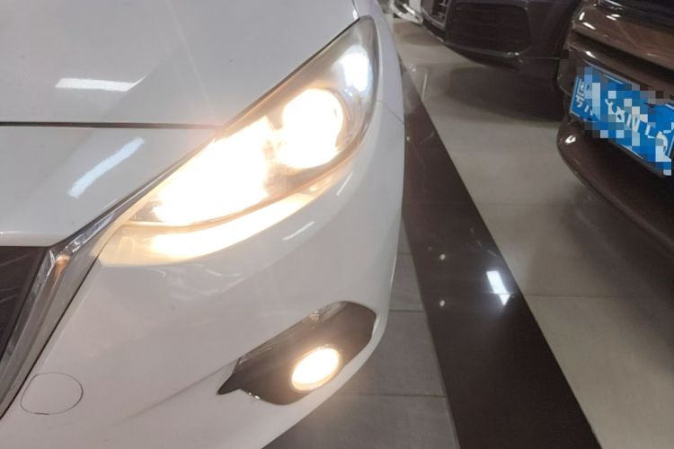 Used Mazda 3 Axela 2014 Sedan 1.5L Automatic Comfort Model Left Front Headlight