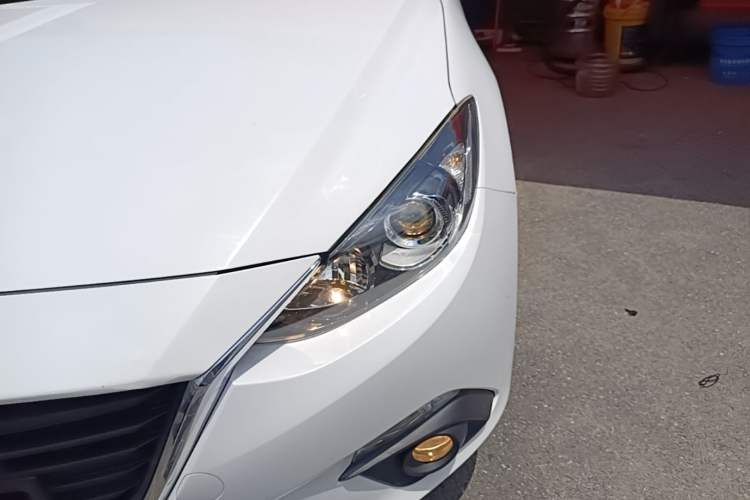 Used Mazda 3 Axela 2014 Hatchback 1.5L Automatic Luxury Model Left Front Headlight