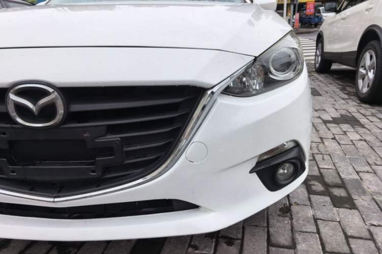 Used Mazda 3 Axela 2014 Hatchback 1.5L Automatic Luxury Model Left Front Headlight