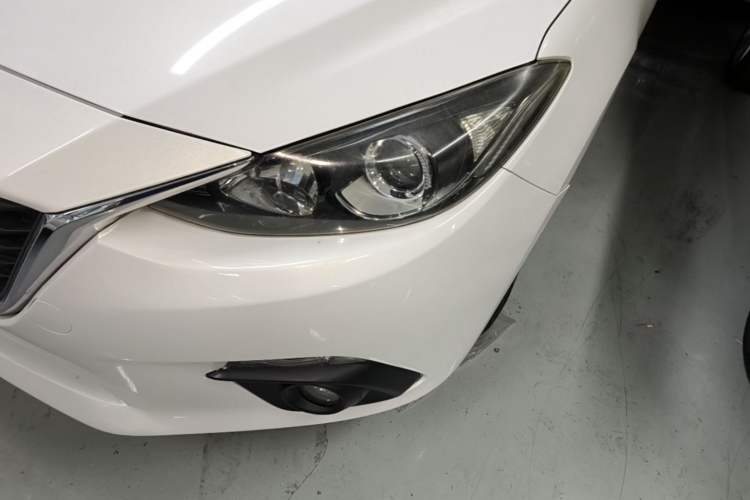 Used Mazda 3 Axela 2014 Sedan 1.5L Automatic Luxury Model Left Front Headlight
