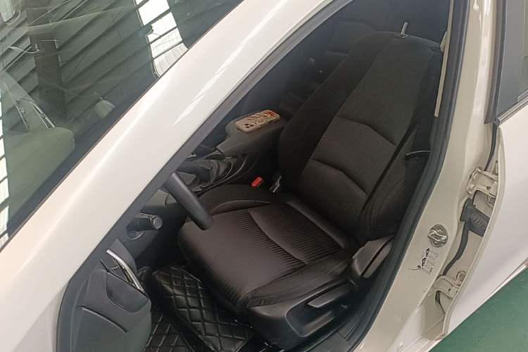 Used Mazda 3 Axela 2014 Sedan 1.5L Automatic Comfort Model Left Front Seat