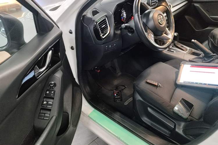 Used Mazda 3 Axela 2014 Sedan 1.5L Automatic Comfort Model Left Front Seat