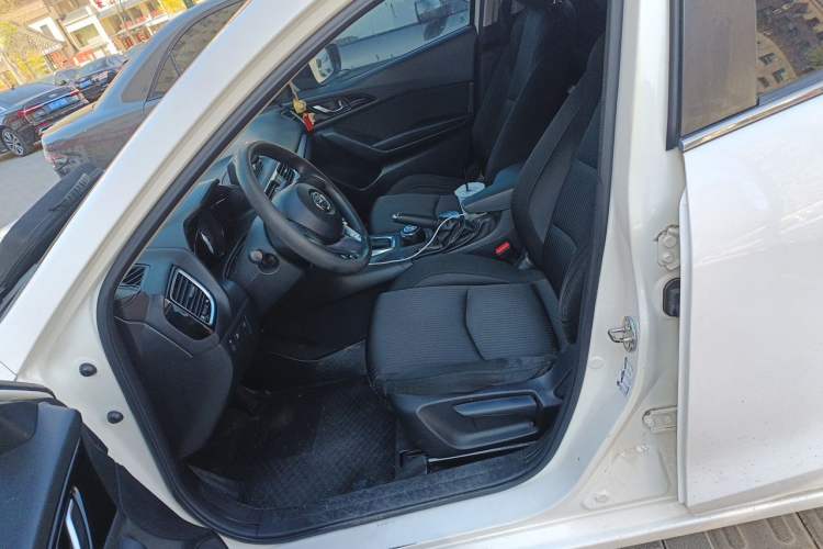 Used Mazda 3 Axela 2014 Sedan 1.5L Automatic Comfort Model Left Front Seat
