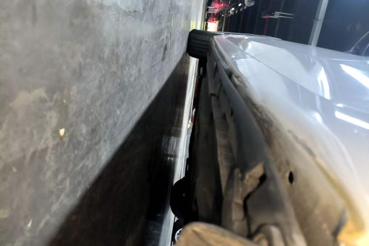 Used Mazda 3 Axela 2014 Sedan 1.5L Automatic Comfort Model Left Side Sill