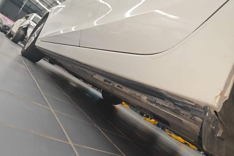 Used Mazda 3 Axela 2014 Sedan 1.5L Manual Comfort Model Left Side Sill