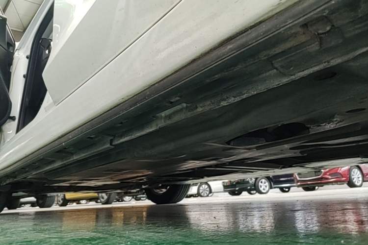Used Mazda 3 Axela 2014 Sedan 1.5L Automatic Comfort Model Left Side Sill